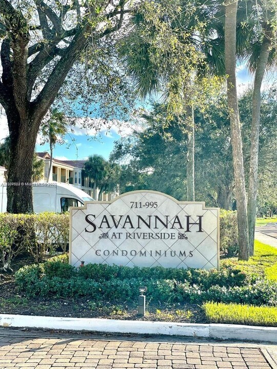 777 Riverside Dr in Coral Springs, FL - Building Photo