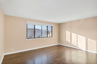 107 Tonset Ct in Schaumburg, IL - Building Photo - Building Photo