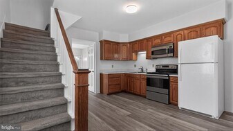 334 S Railroad St in Palmyra, PA - Building Photo
