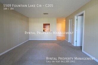 5509 Fountain Lake Cir in Bradenton, FL - Building Photo - Building Photo