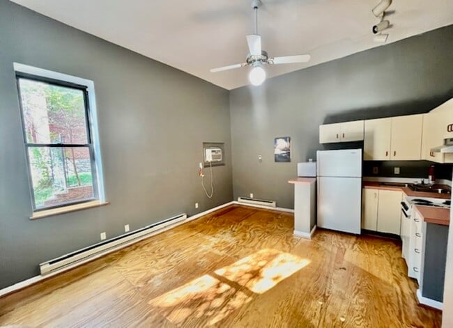 property at 2905 Cherokee St