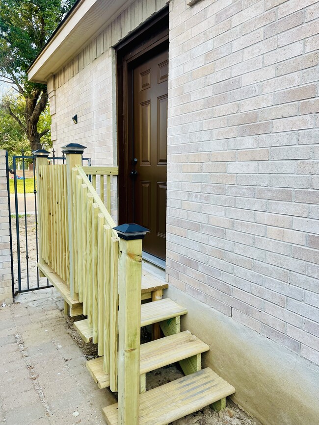 2809 Anejo Dr, Unit Studio for rent in Laredo, TX - Building Photo - Building Photo