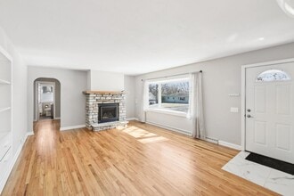 5213 Mesa Rd in Monona, WI - Building Photo - Building Photo