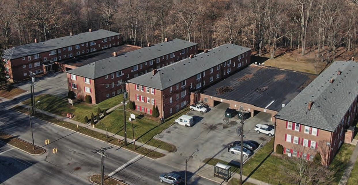 13975 Superior Rd in East Cleveland, OH - Building Photo