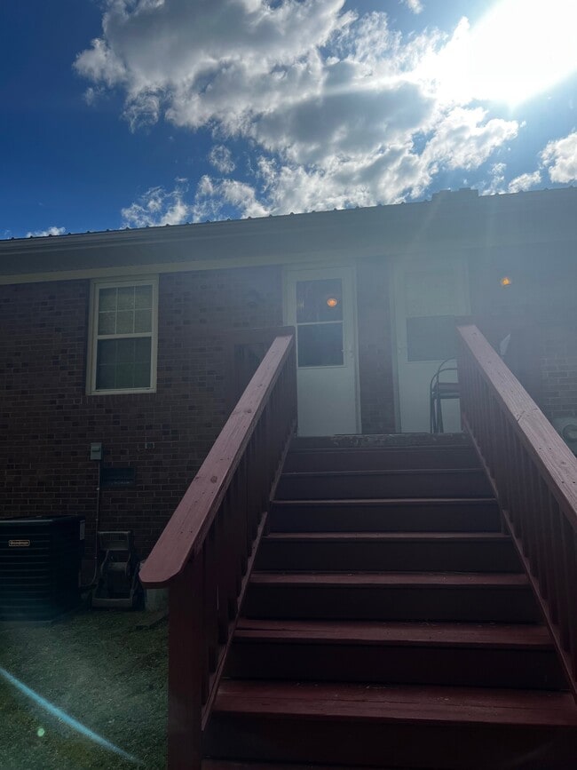 176 Hardwood Ln, Unit B in Lexington, NC - Foto de edificio - Building Photo