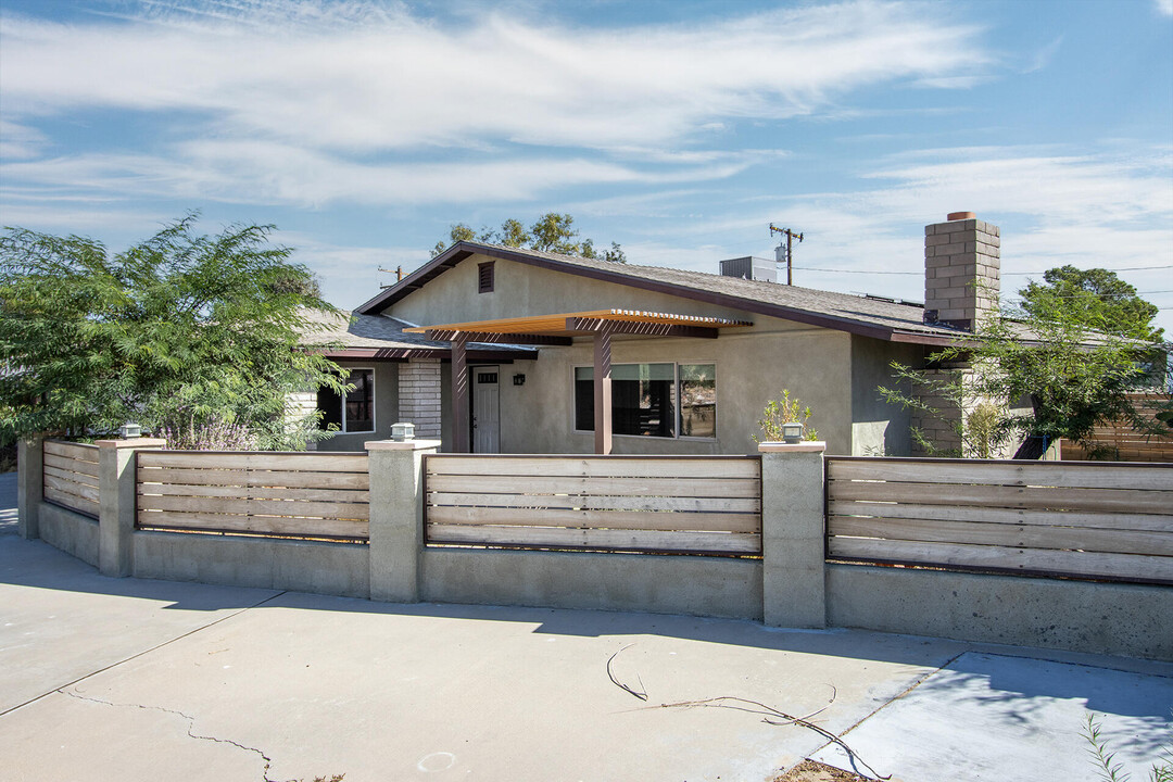 6719 Crestview Ct in Yucca Valley, CA - Foto de edificio