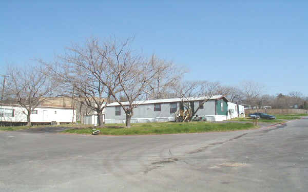 Meadow Creek Ranch MHC in Irving, TX - Building Photo