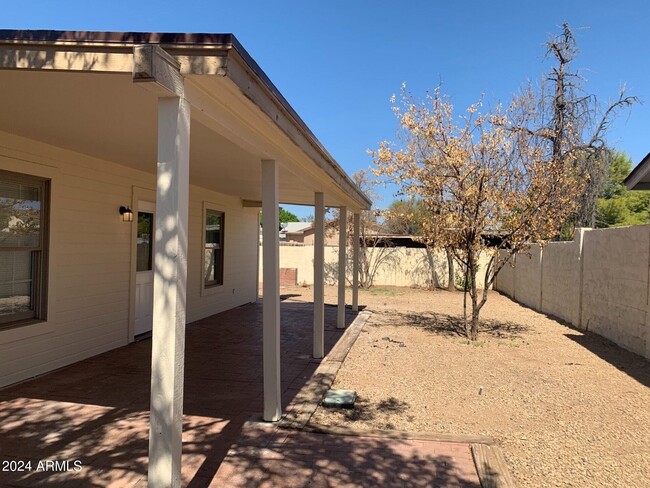 5348 W Banff Ln. in Glendale, AZ - Foto de edificio - Building Photo