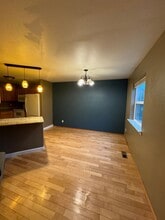 1444 Four Seasons Dr in Roseburg, OR - Building Photo - Building Photo
