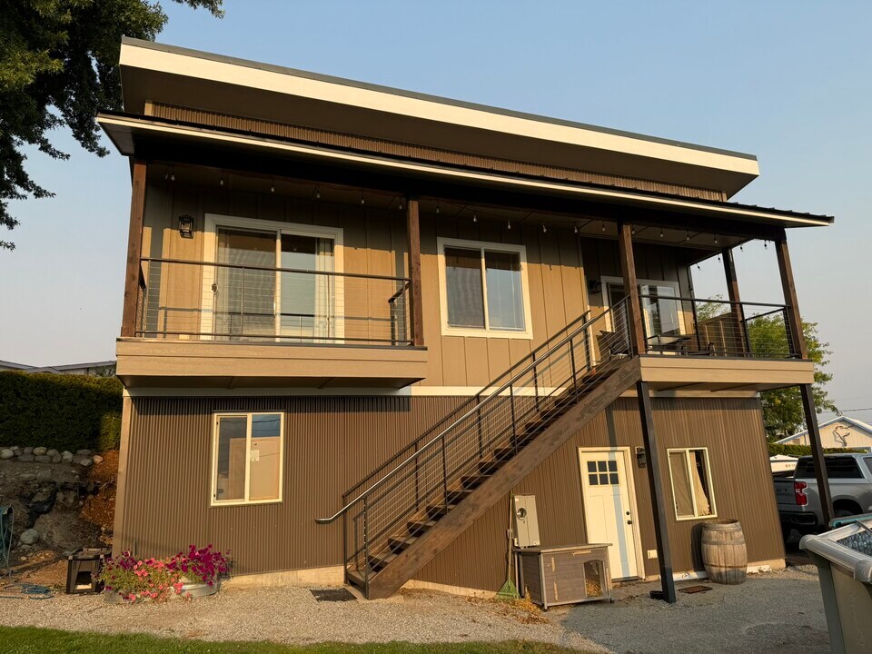 7 Stormy Vista Ln in Manson, WA - Building Photo