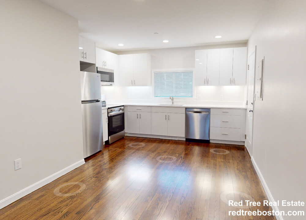 50 Kent St, Unit 1A in Brookline, MA - Building Photo