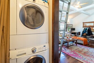 Chateau Camrose Lofts in Los Angeles, CA - Building Photo - Building Photo