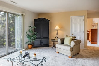 Sherwood Lake Apartments in Schererville, IN - Foto de edificio - Interior Photo