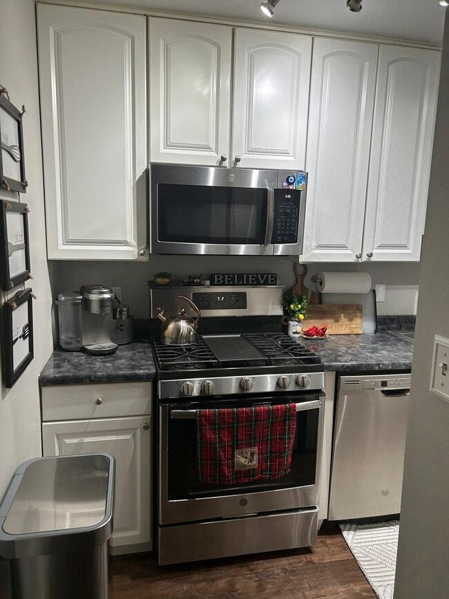 2407 N Kennicott Dr in Arlington Heights, IL - Building Photo - Building Photo