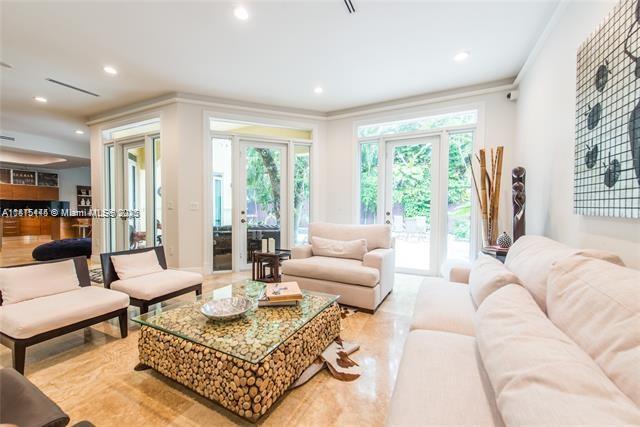 3665 Justison Rd in Miami, FL - Building Photo - Building Photo