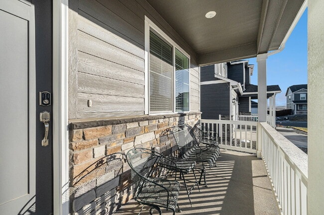 439 Bluebird Rd in Johnstown, CO - Foto de edificio - Building Photo