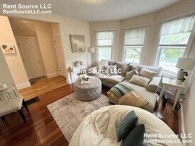15 Sargent Ave, Unit 1 in Somerville, MA - Building Photo