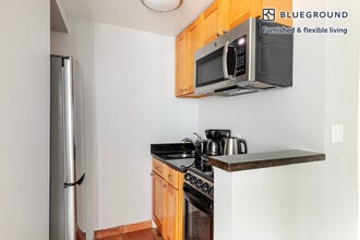 240 W 73rd St in New York, NY - Building Photo - Building Photo