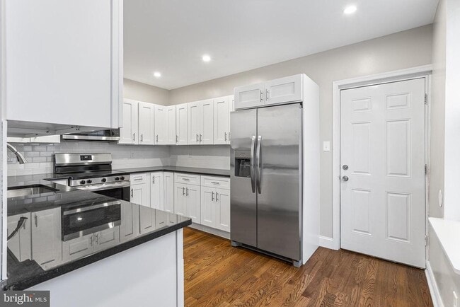 518 S 56th St in Philadelphia, PA - Building Photo - Building Photo