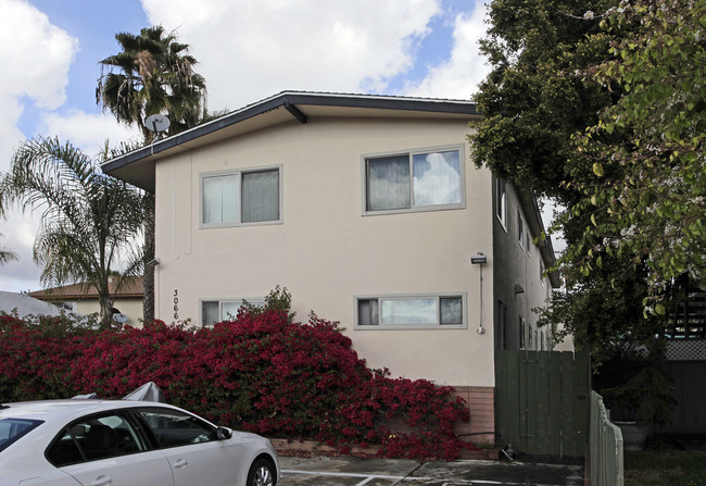 3066 Hawthorn St in San Diego, CA - Foto de edificio - Building Photo