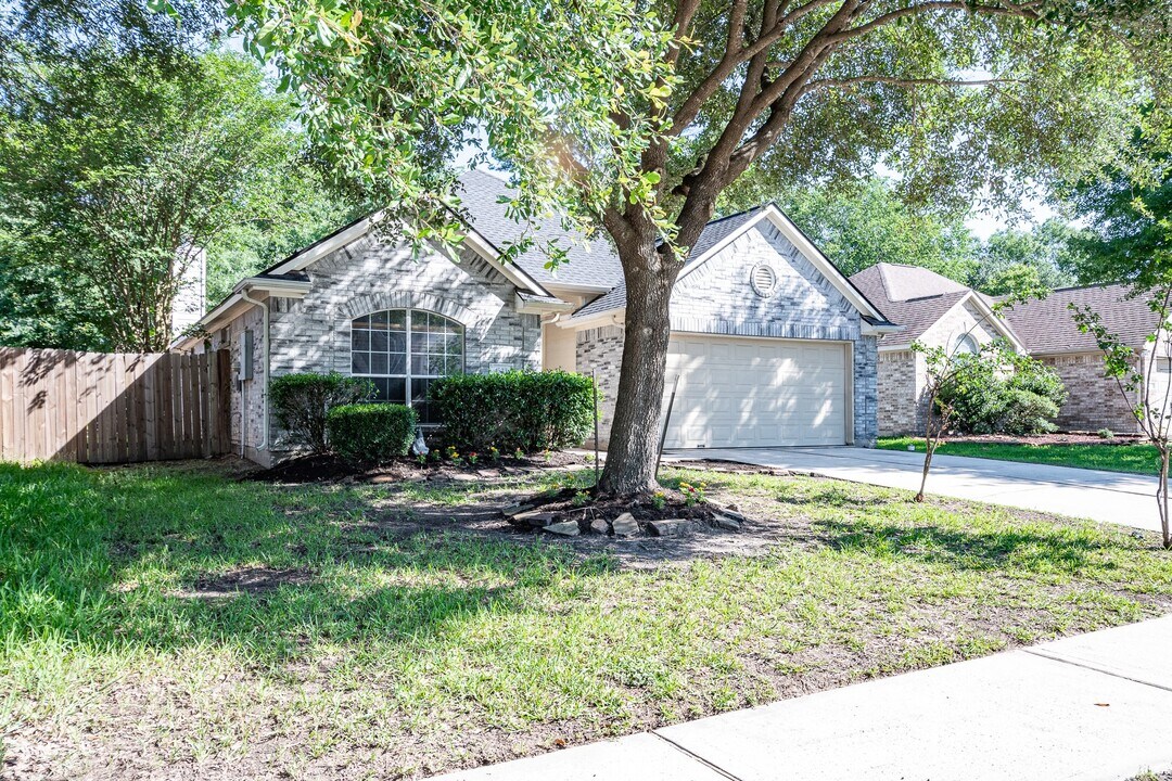 4523 Bridgevillage Dr in Spring, TX - Building Photo