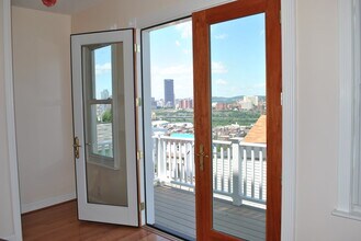 1927 Huron St in Pittsburgh, PA - Building Photo - Building Photo