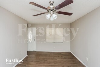 604 Stonewall Dr in Euless, TX - Foto de edificio - Building Photo