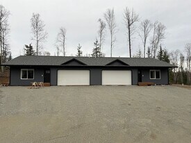 3343 W Middle Rdg Ave in Wasilla, AK - Building Photo