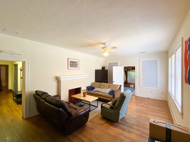 1714 NW 3rd Pl in Gainesville, FL - Building Photo - Building Photo