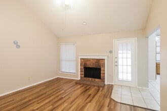 4209 Vincent Terrace in Haltom City, TX - Foto de edificio - Building Photo