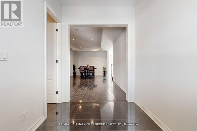 329 Windfields Farm Dr W in Oshawa, ON - Building Photo - Building Photo