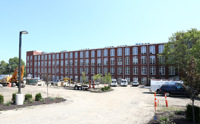 Threadmill Apartments in Pawcatuck, CT - Building Photo - Building Photo