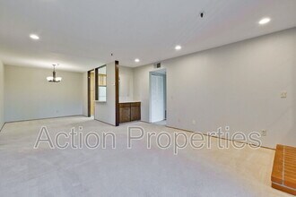 49 Showers Dr in Mountain View, CA - Foto de edificio - Building Photo