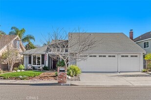 17552 Putney Cir in Huntington Beach, CA - Building Photo