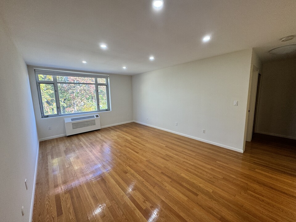 36 Vernon St, Unit 4 in Brookline, MA - Building Photo