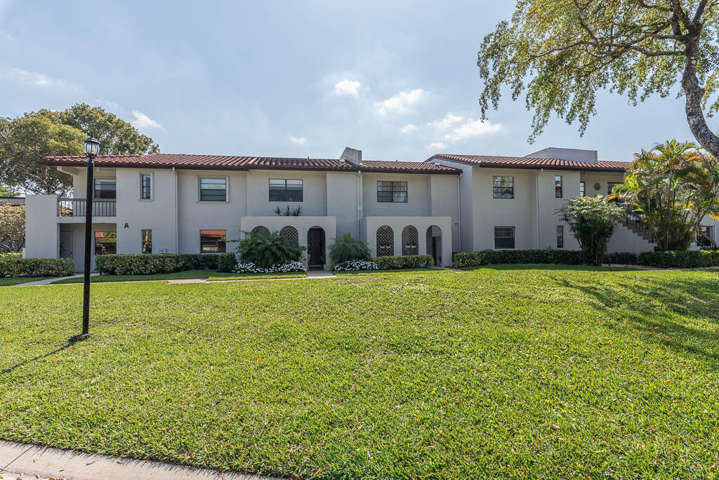 9232 Pecky Cypress Ln in Boca Raton, FL - Building Photo