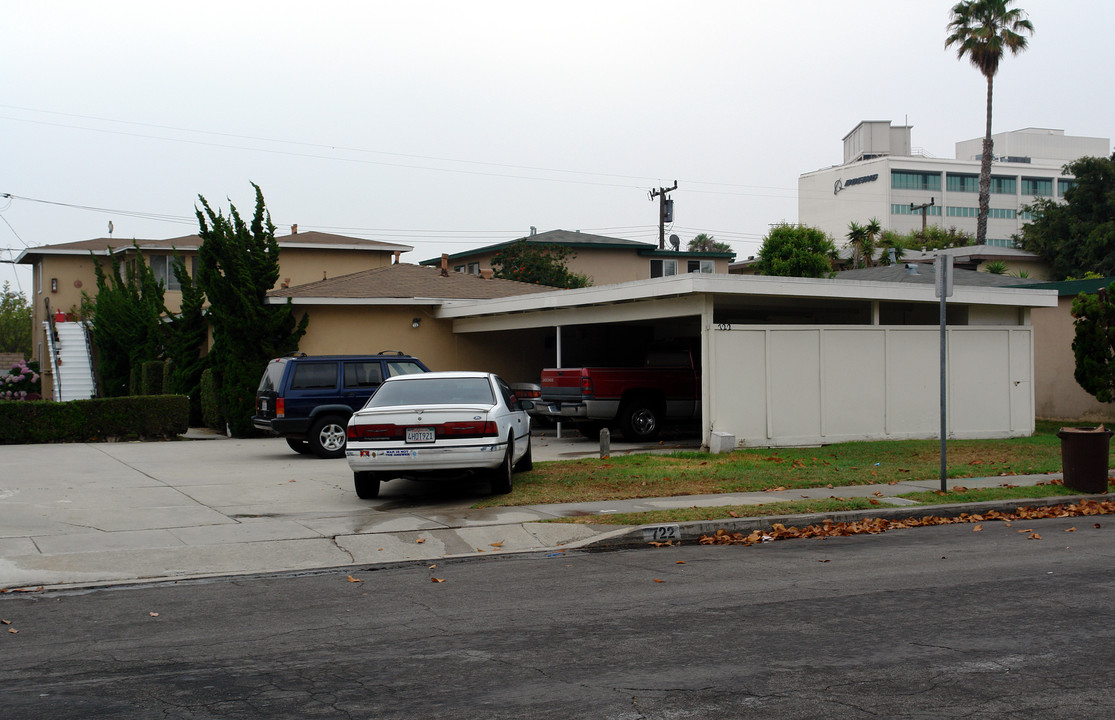 722 Indiana Ct in El Segundo, CA - Building Photo