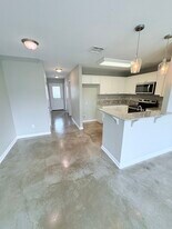 1534 S Patout St, Unit B in New Iberia, LA - Building Photo