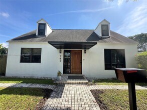 742 NW 50th St in Miami, FL - Building Photo - Building Photo