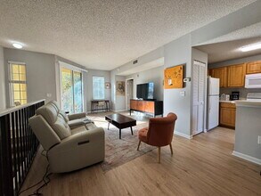 1001 Bella Vista Blvd in St. Augustine, FL - Foto de edificio - Building Photo