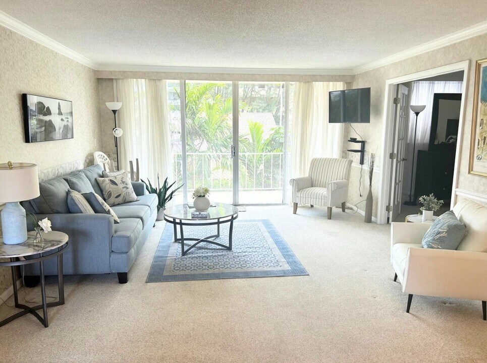 3575 S Ocean Blvd in South Palm Beach, FL - Building Photo
