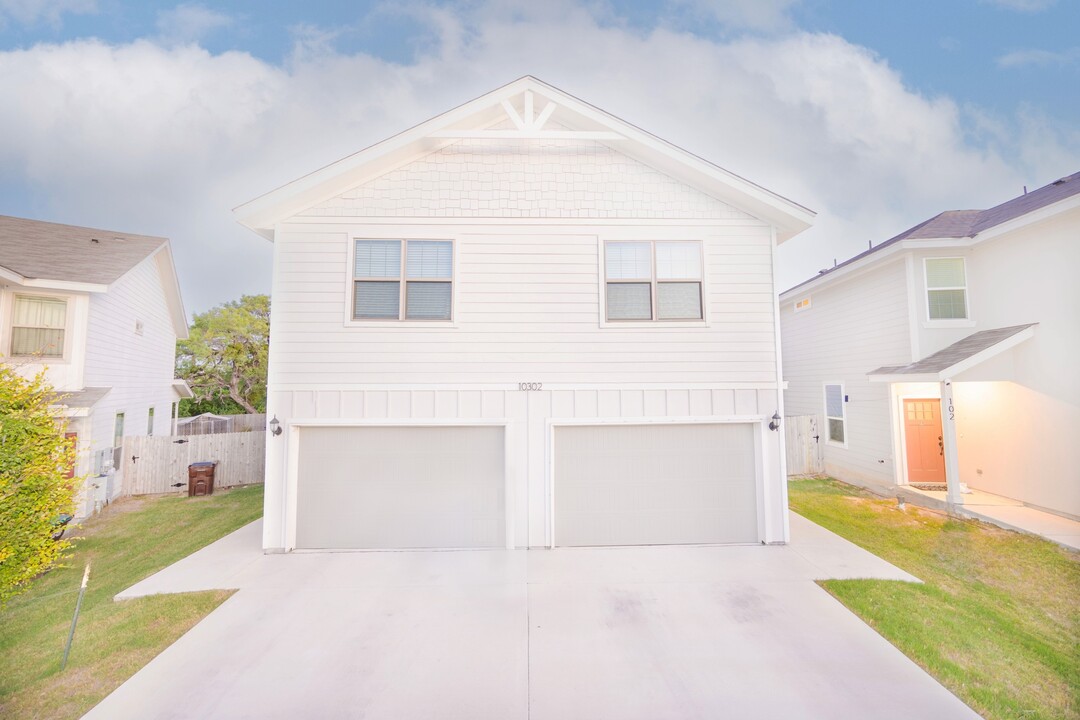 10302 Lynwood Branch in San Antonio, TX - Building Photo