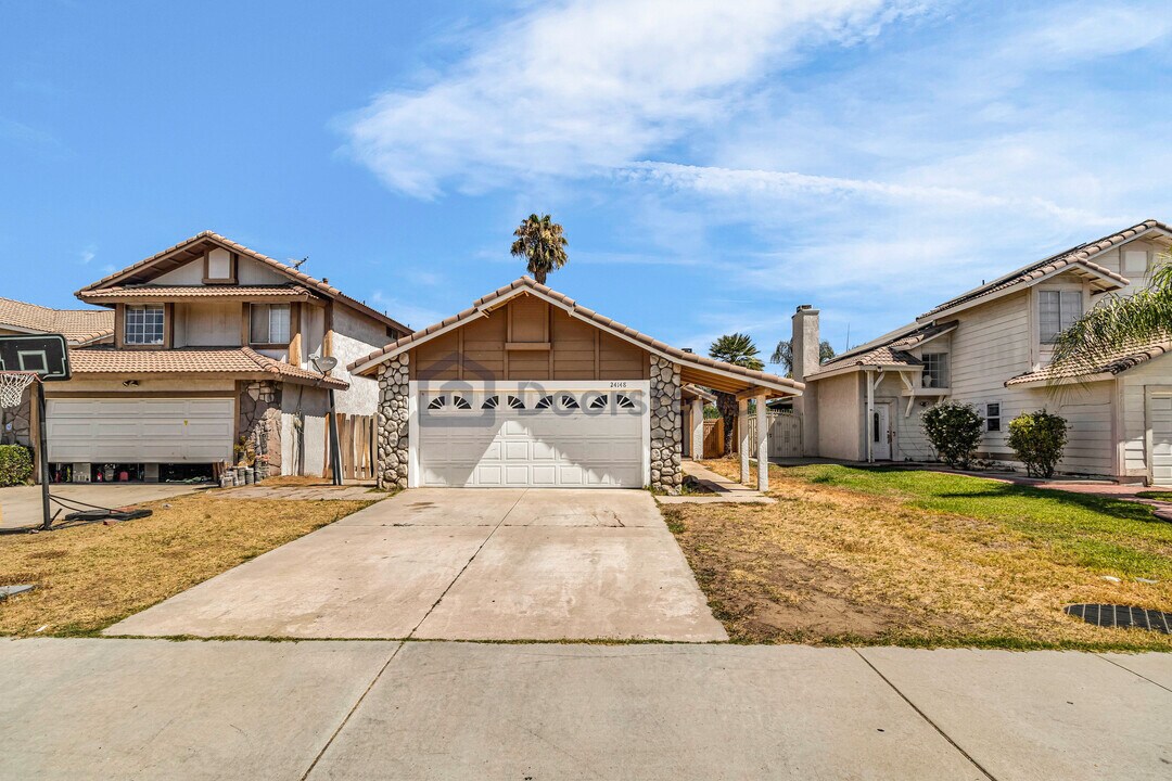 24148 Poppystone Dr in Moreno Valley, CA - Foto de edificio
