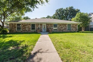 1001 Valley Creek Dr in Plano, TX - Building Photo