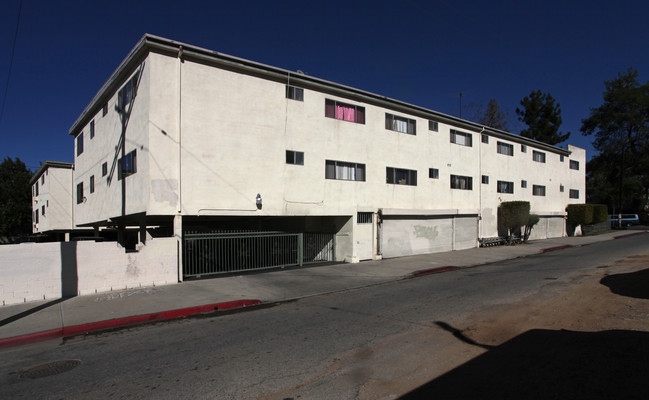 162 S Avenue 55 in Los Angeles, CA - Foto de edificio - Building Photo