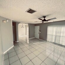 721 Kensington Lake Cir in Brandon, FL - Foto de edificio - Building Photo