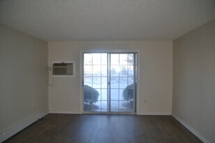 12 St James Pl in Nashua, NH - Building Photo