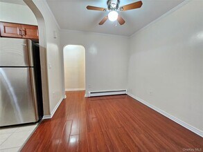 76-40-76170 170th St in Queens, NY - Foto de edificio - Building Photo