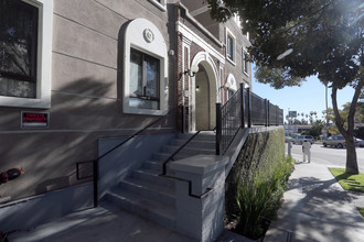 Hoover Street Apartments in Los Angeles, CA - Building Photo - Building Photo