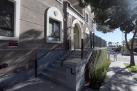 Hoover Street Apartments in Los Angeles, CA - Foto de edificio - Building Photo